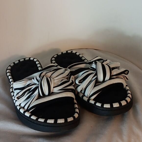 Ultraideas Black & White Slide Slippers - Picture 6 of 6